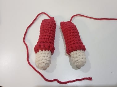 руки вязаной игрушки