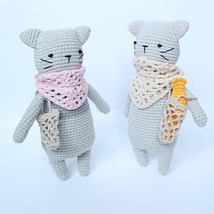 Игрушка кошка с авоськой крючком