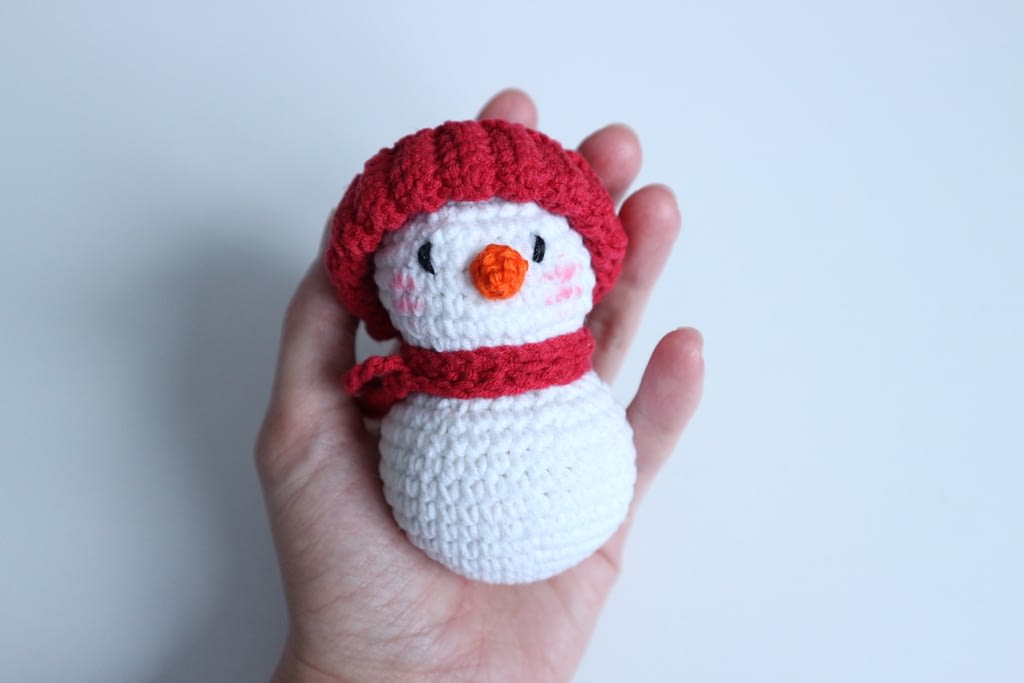 Simple crochet snowman free pattern
